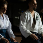 Pratique de l’aïkido : art martial japonais fondé sur l’harmonie, la non-violence et le travail de l’énergie