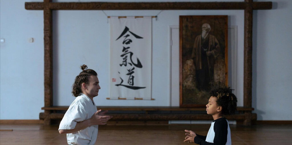 Aikidokas pratiquant devant le kamiza