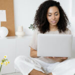 Formation en ligne entreprise : une solution flexible et performante pour former autrement Pourquoi opter pour la formation en ligne entreprise au lieu du traditionnel présentiel ?