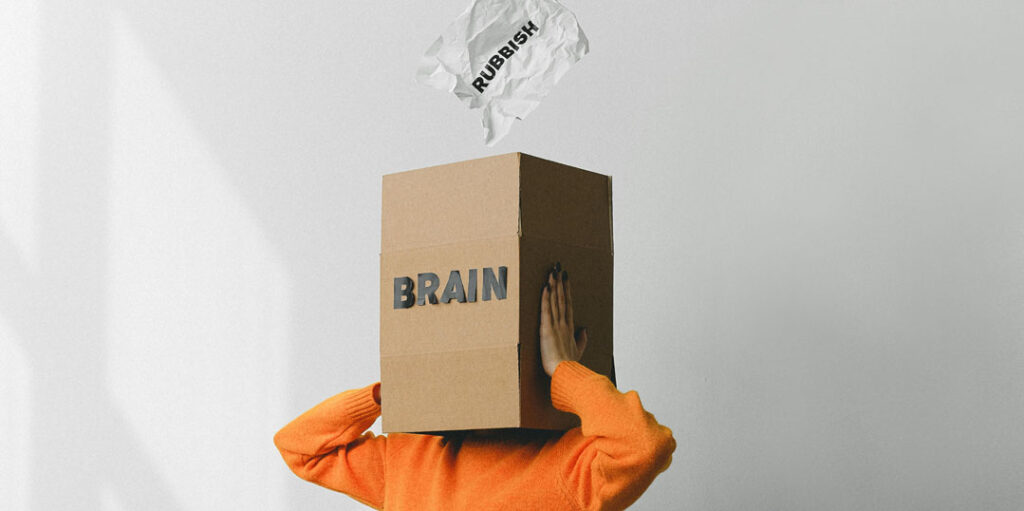 La surcharge cognitive donne l’impression d’un esprit saturé, incapable de trier et de hiérarchiser les informations.