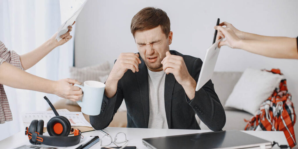 Le stress organisationnel commence là où les contraintes structurelles deviennent permanentes.