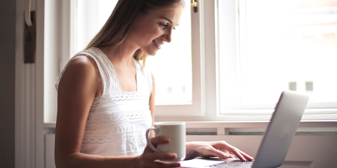 Une formation en ligne et à distance pour avancer de chez soi à son propre rythme Formation en ligne pour devenir praticien en coaching avec Laurent Bertrel